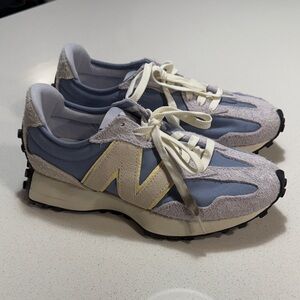 New Balance 327 never worn